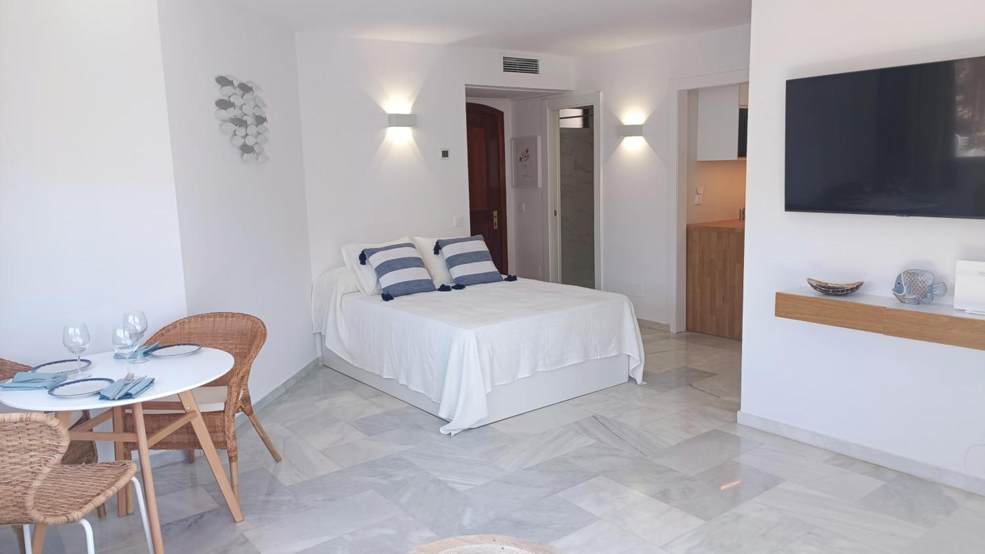 בנאלמדנה Beach Studio Puerto Marina Playa מראה חיצוני תמונה